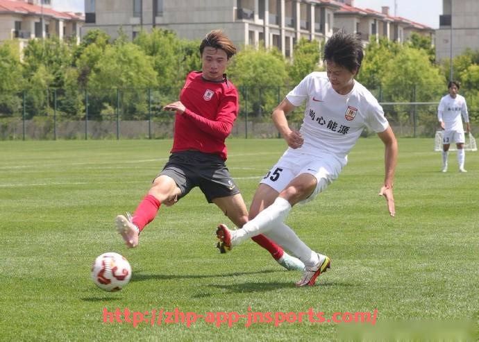 江南体育APP下载-落魄英超球员的体育生涯转折与复苏案例